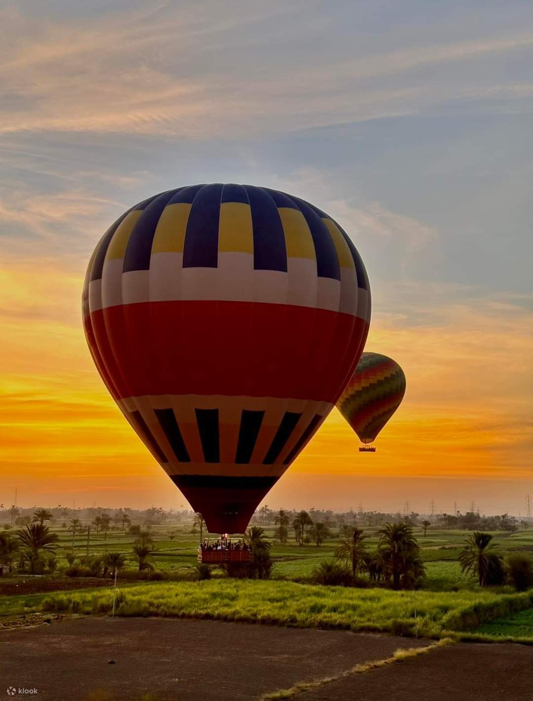 Belon Udara Panas di atas langit Luxor termasuk Pemindahan Pergi Balik