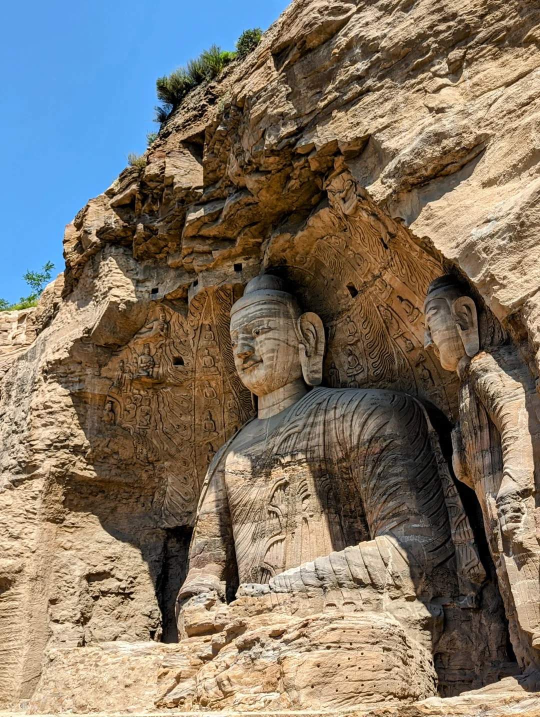 大同発雲岡石窟、懸空寺、迎賢木塔への日帰り旅行：仏教の洞窟
