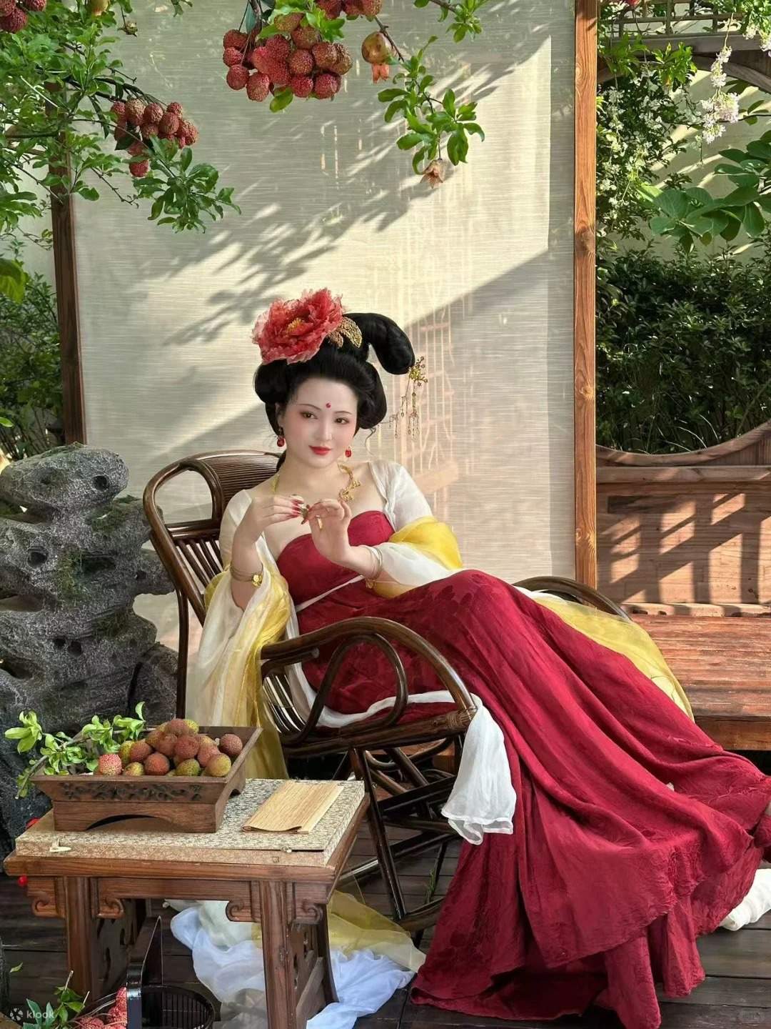 Giardino Yu di Shanghai | Esperienza fotografica in costume tradizionale cinese Hanfu al Tempio di Chenghuang: Noleggio Hanfu + Trucco da celebrità + Shooting fotografico professionale in location + Servizio di qualità + Garanzia post-vendita
