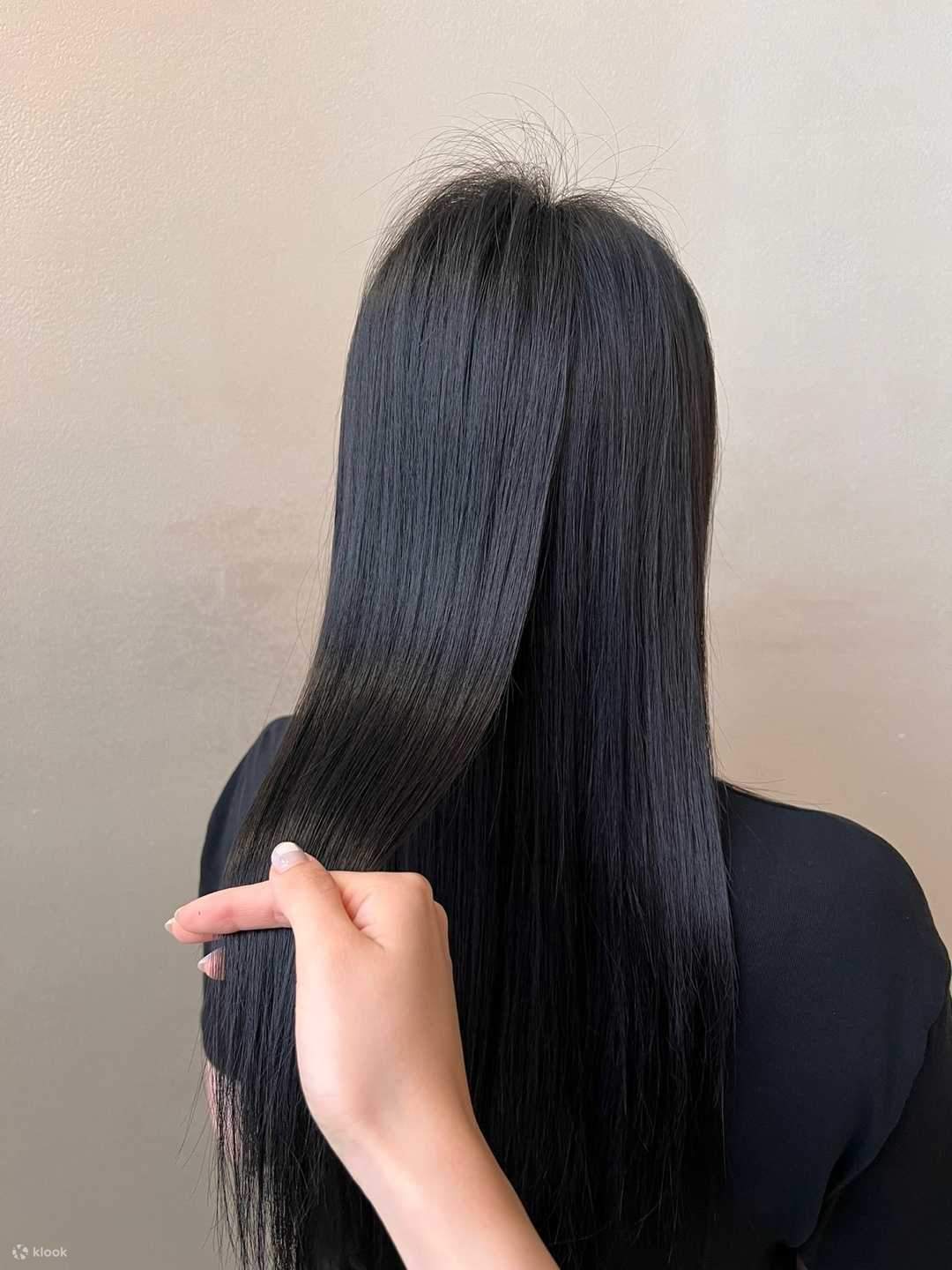 4. Cut + Restoration Clinic - 'Cut + Restoration Clinic' di JUNO HAIR è un'opzione che offre tagli di capelli alla moda con trattamenti di alta qualità a un prezzo ragionevole. 