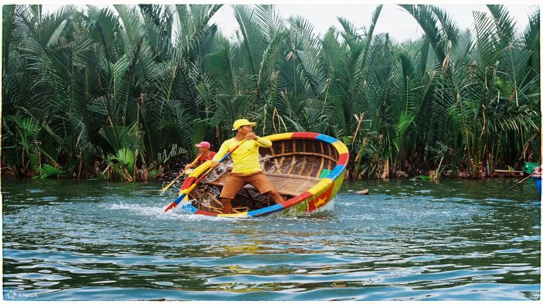 这场沉浸式的旅程将带你穿越风景如画的风景，深入了解当地的文化和传统