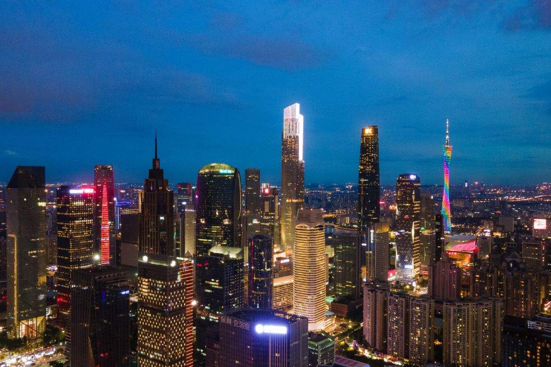 Panorama notturno della città