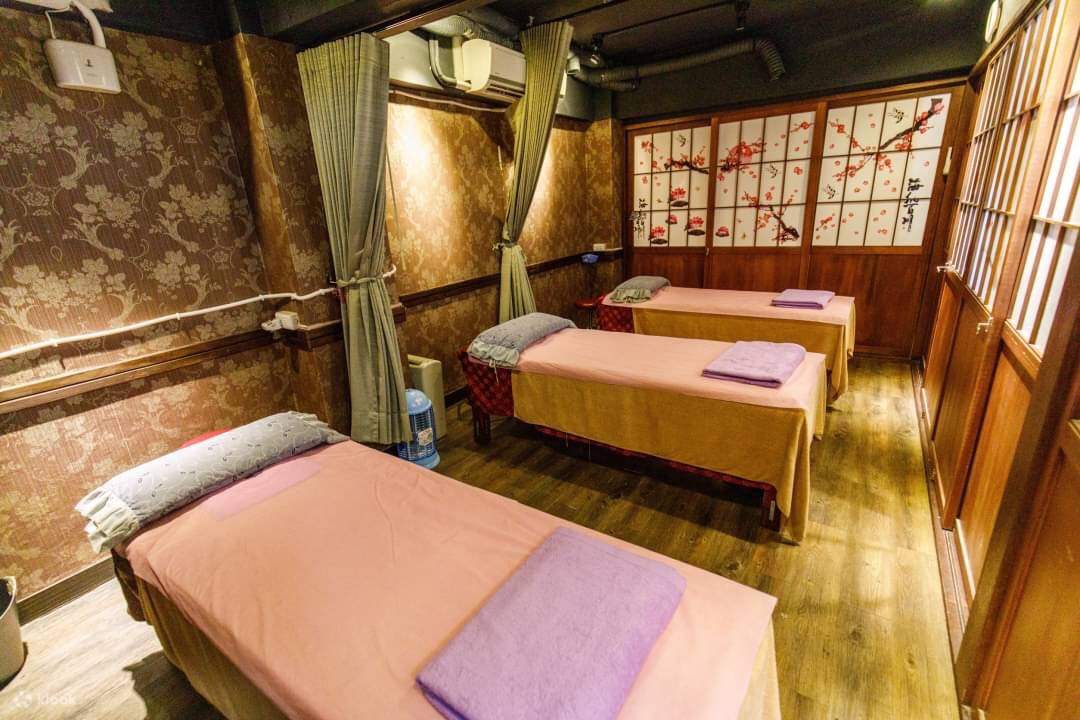 우아한 분위기와 전문적인 서비스로 최고의 마사지 경험을 즐겨보세요