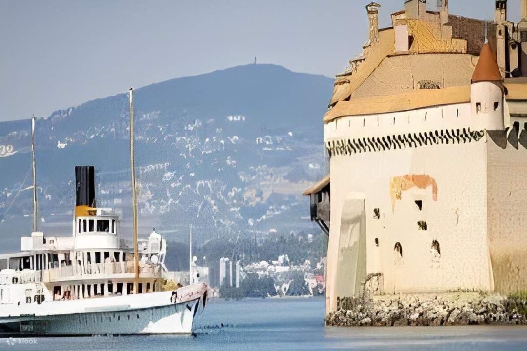 เรือที่อยู่ข้างปราสาท