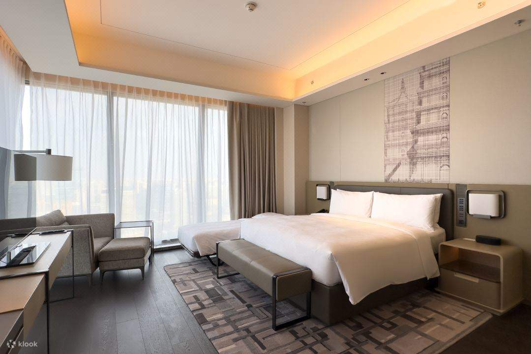 Suite Eksekutif Dua Katil dengan Pemandangan Bandar 270° Satu Bilik Tidur + Ruang Tamu Berasingan + Pengering Rambut Dyson