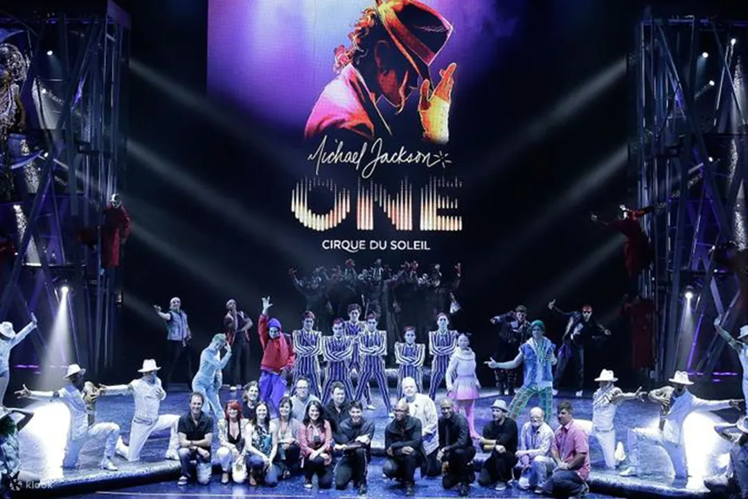 Cirque du Soleil Michael Jackson one. Цирк дю солей в честь Майкла Джексона. Cirque du Soleil Лас Вегас здание.