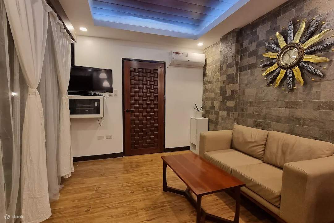 평면 TV가 있는 거실