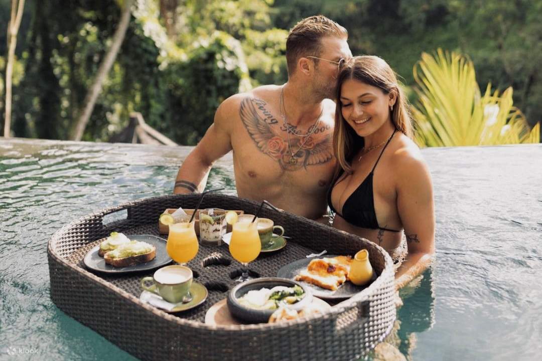 Mulakan pagi yang indah anda dengan memanjakan diri dan menikmati sarapan terapung di Kenran Ubud