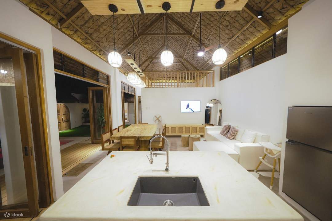 帶水槽和枱面的廚房