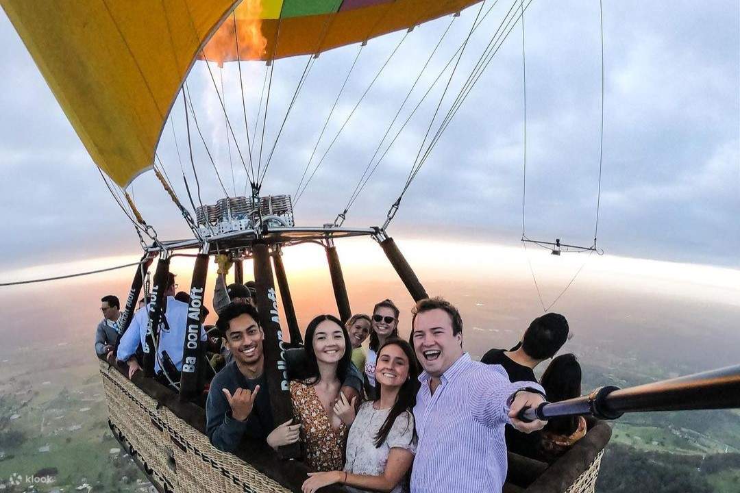 People in the hot air balloon