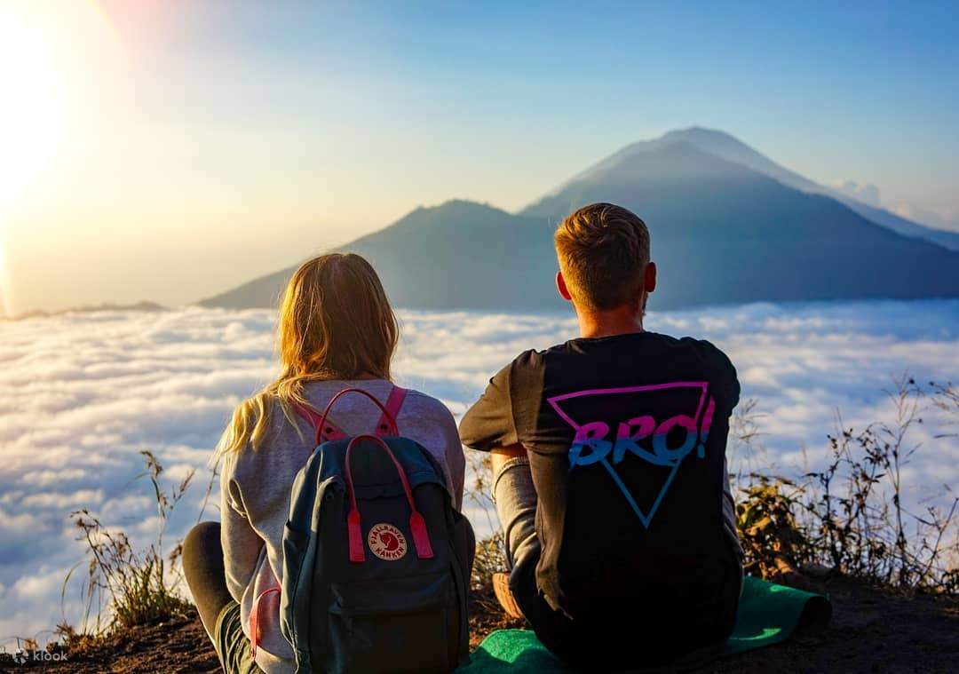 Pengalaman Mendaki Mount Batur Alengkong ketika Matahari Terbit di Bali 