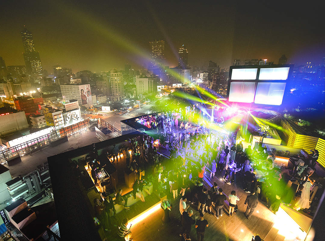 高雄英迪格x Pier No.1 高空酒吧「Too zZZ to Party 瞌睡虫派对」睡到2026 - Klook客路