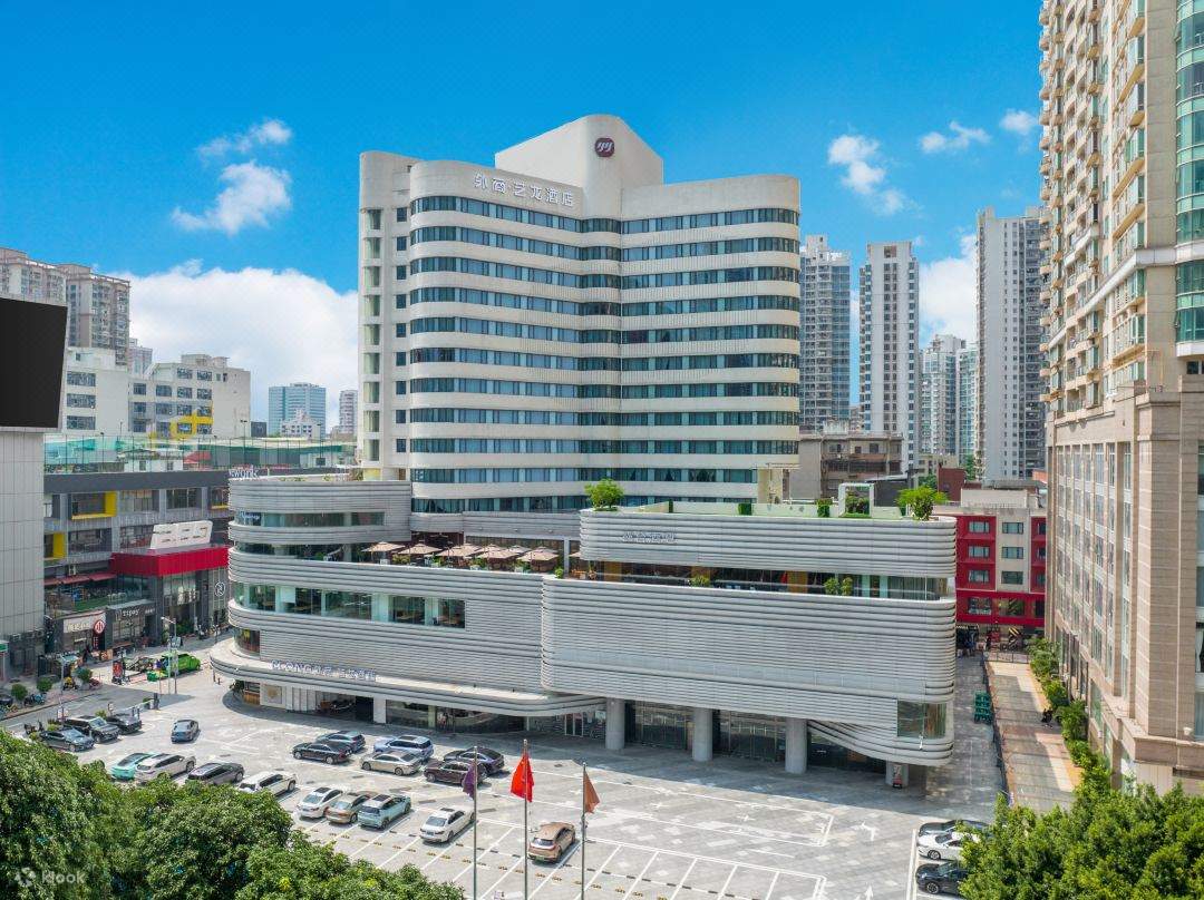 Aspetto esterno di un hotel Yilong (diurno)