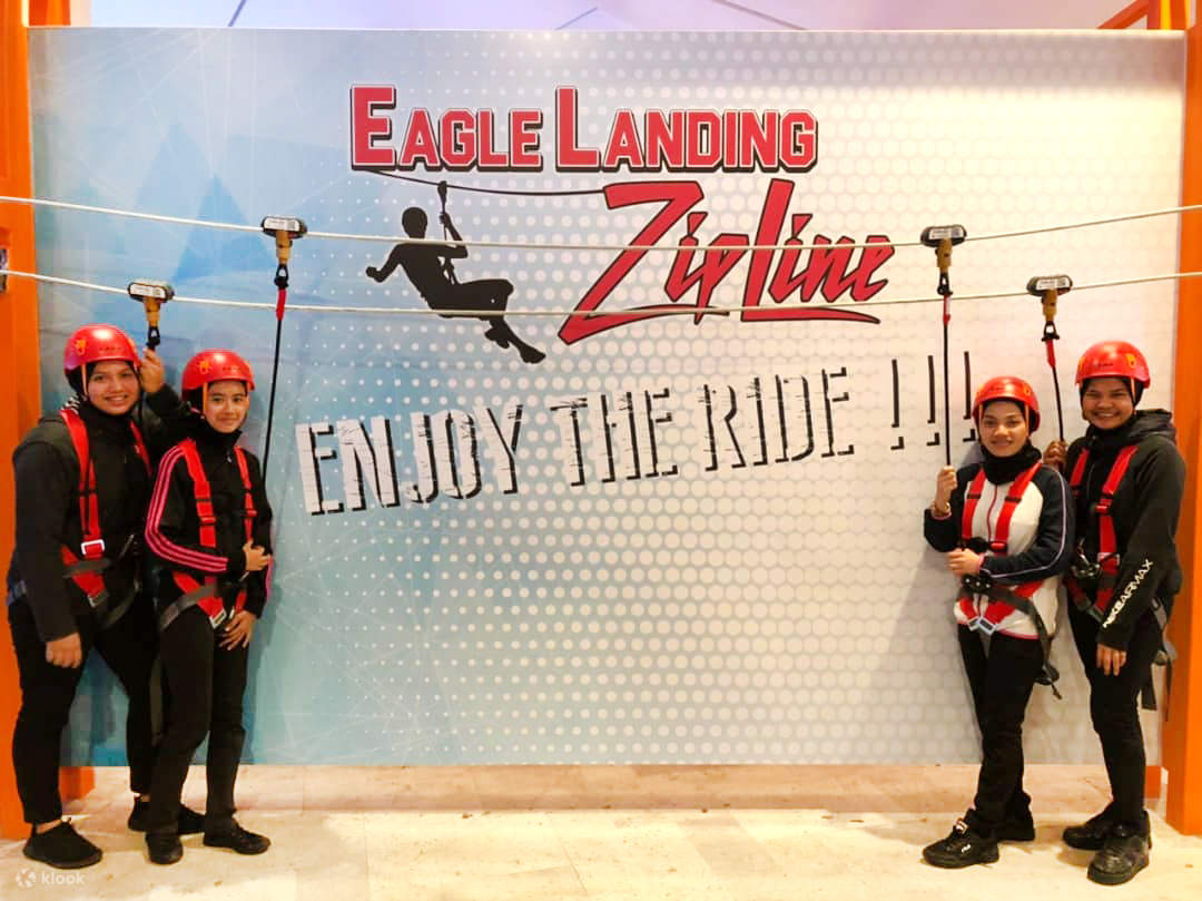 Eagle Landing Zipline in SkyAvenue Klook Singapore