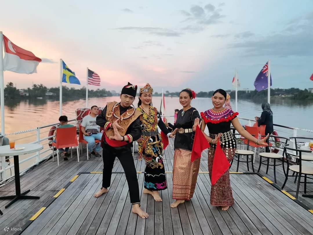 Spectacle culturel sur baot