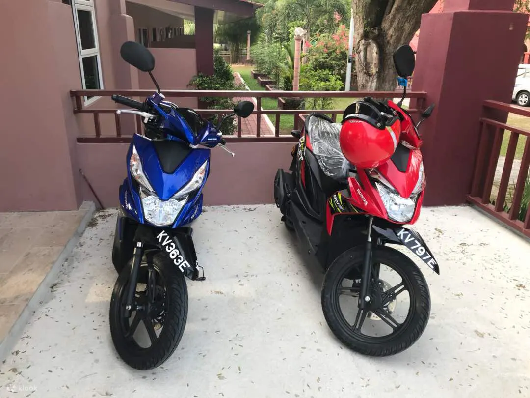 兰卡威的两辆摩托车