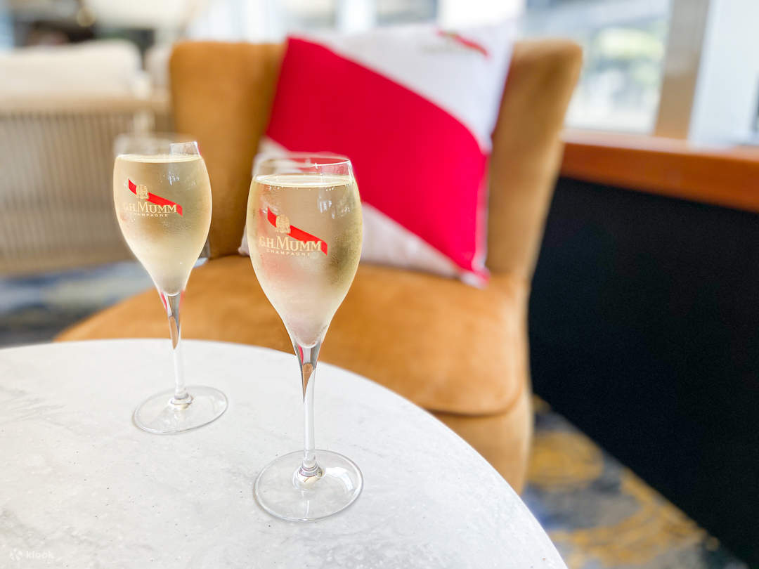 seafood G.H MUMM Grand Cordon cruise