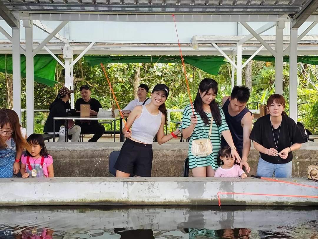 Shrimp and Fish Catching Experience