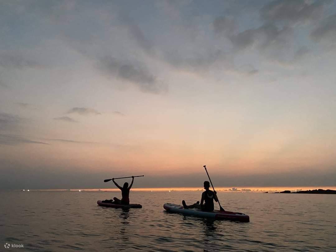 New Taipei: Northeast Coast Longdong Bay SUP Sunrise/Sunset Experience