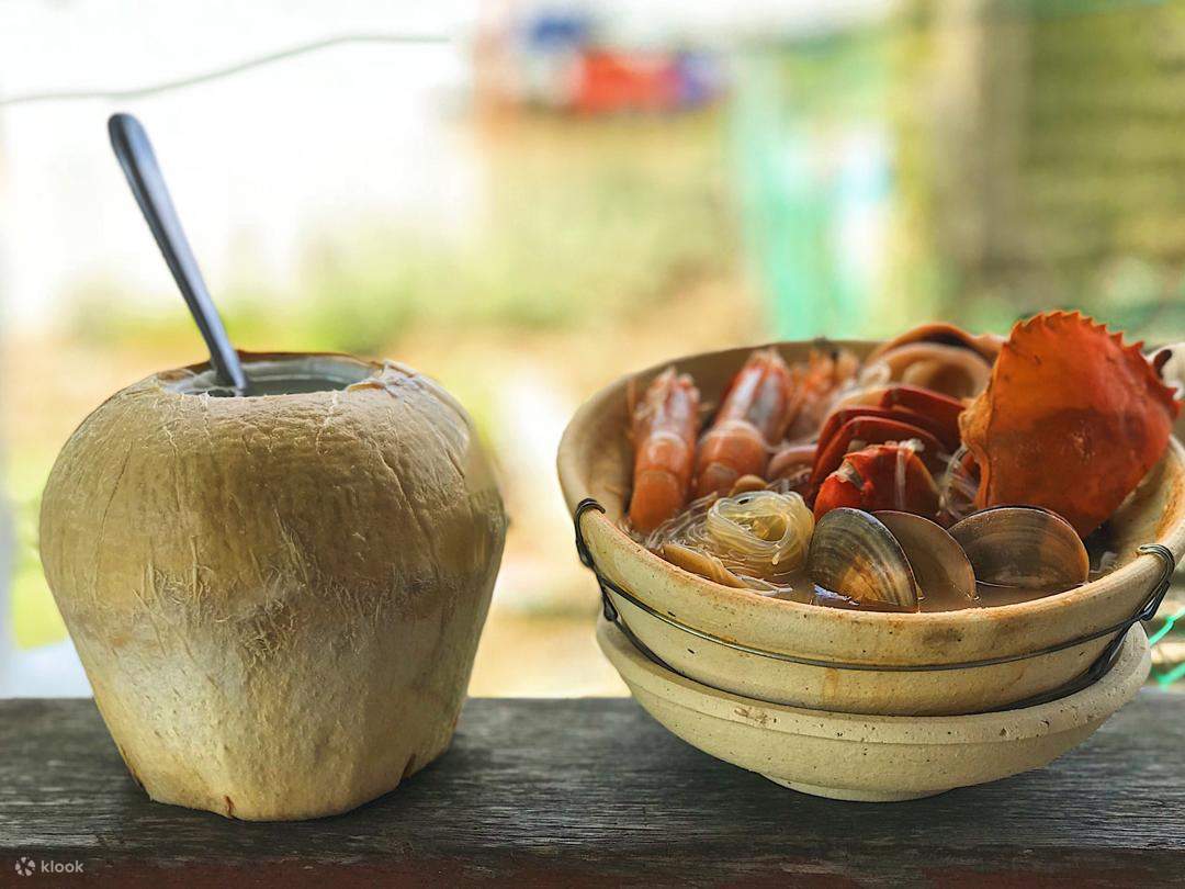 суп, морепродукты, хот-пот и кокосовая вода