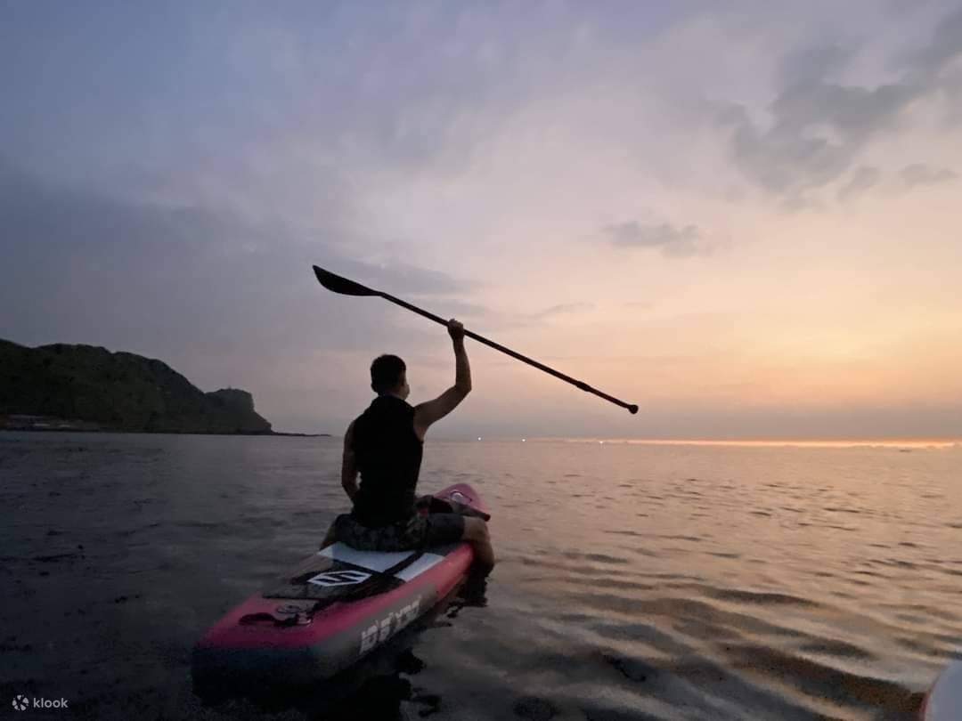 New Taipei: Northeast Coast Longdong Bay SUP Sunrise/Sunset Experience