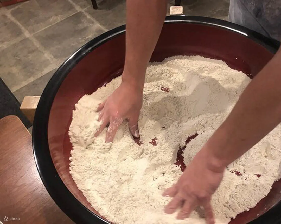 以亲手制作的荞麦面为特色的天妇罗午餐