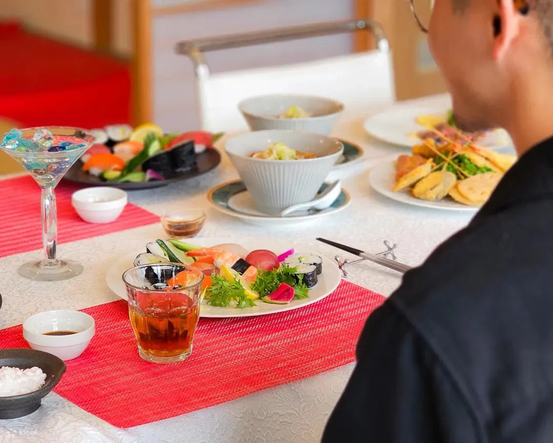 学习如何制作日本料理：寿司和炸串