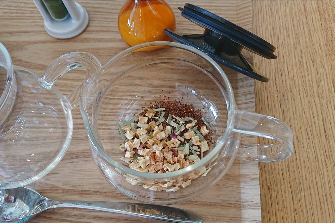 Trải nghiệm pha trà và thảo mộc Nhật Bản Wakan Kissa Sakura