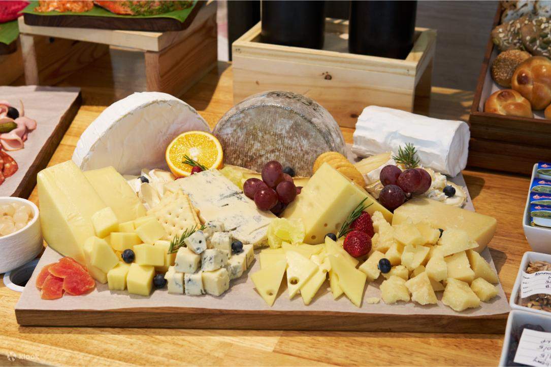 Buffet au Chon Som All Day Dining, Courtyard by Marriott Suvarnabhumi Airport