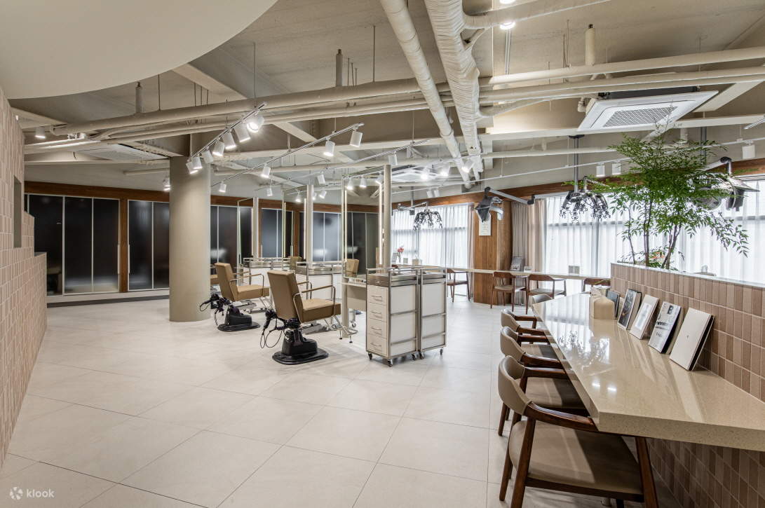 Offriamo ai nostri clienti non solo i migliori servizi di bellezza, ma anche un'esperienza sana e piacevole.