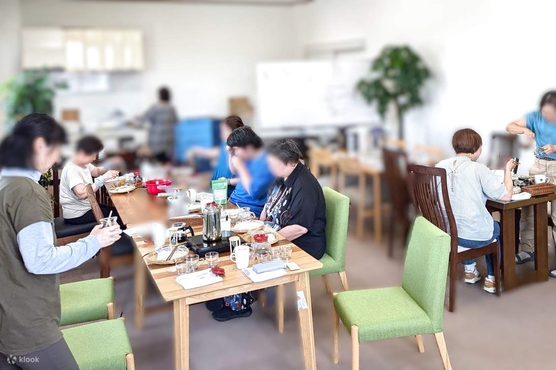 Trải nghiệm pha trà và thảo mộc Nhật Bản Wakan Kissa Sakura