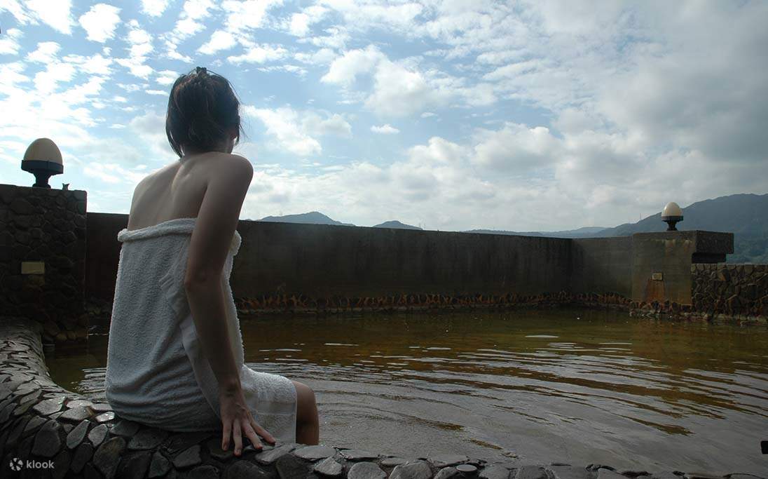 แช่ออนเซ็นรวมเปลือย New Taipei Jinshan Wanli ที่ Old Jinshan Governor Onsen