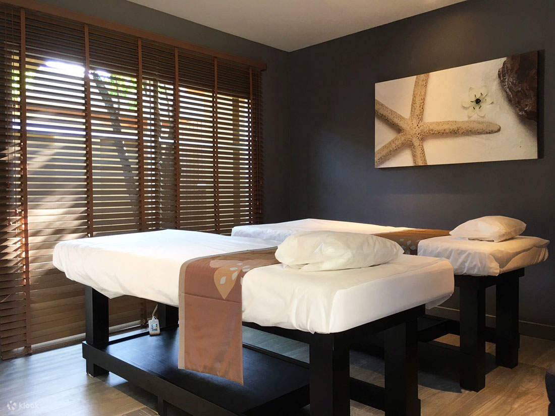 เล็ทส์ รีแลกซ์ สปา โบ๊ท ลากูน  