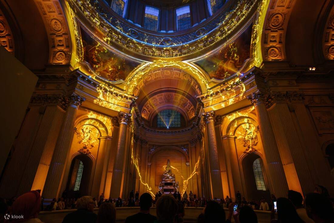 Bên trong Aura Invalides