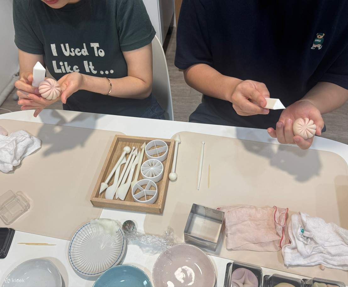 亲手制作韩式甜点：K-Pop 梦幻甜点体验