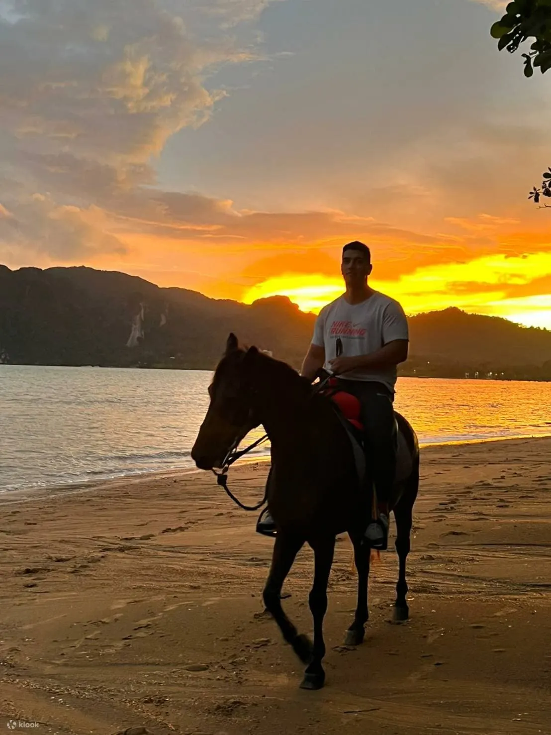 夕阳西下骑马