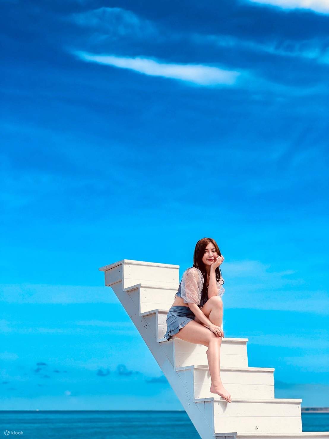 Beautiful women love the dream ladder