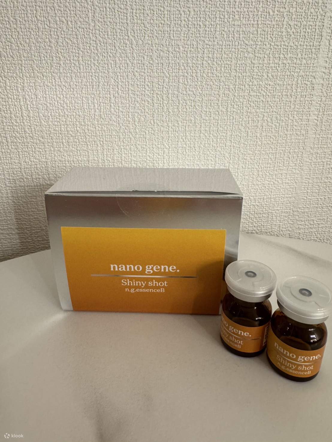 Avec le concept de « Back-Aging » comme cœur de métier, il aide la peau à retrouver un état de jeunesse et offre une expérience de soin du visage sûre, sans contrainte et luxueuse.