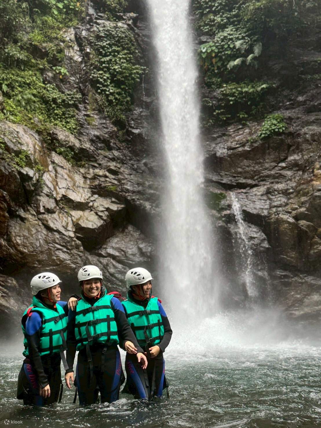 Yilan｜Experiencia de barranquismo y saltos de agua en la cascada Jin-Yue en Nan-ao