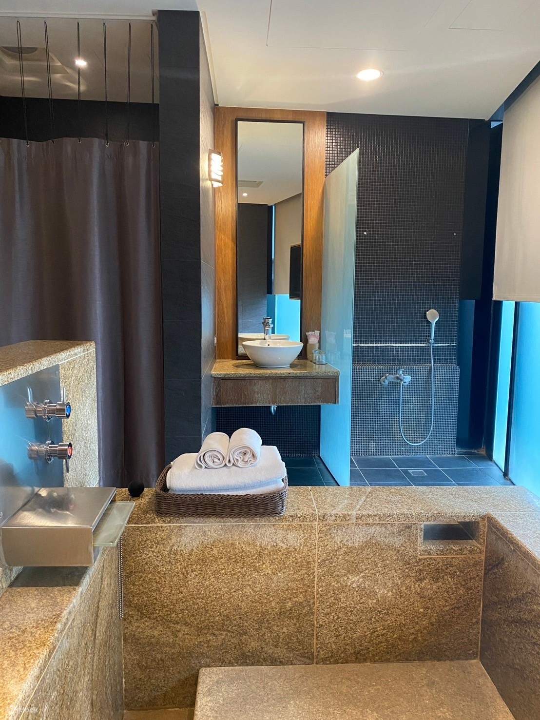 礁溪冒煙的石頭-獨立溫泉雙人湯屋