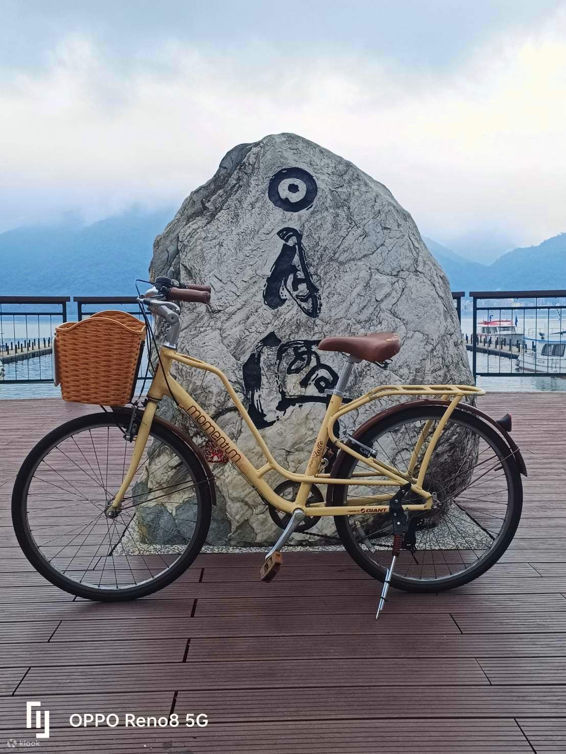 Thuê xe đạp an toàn tại Nhật Nguyệt Đàm