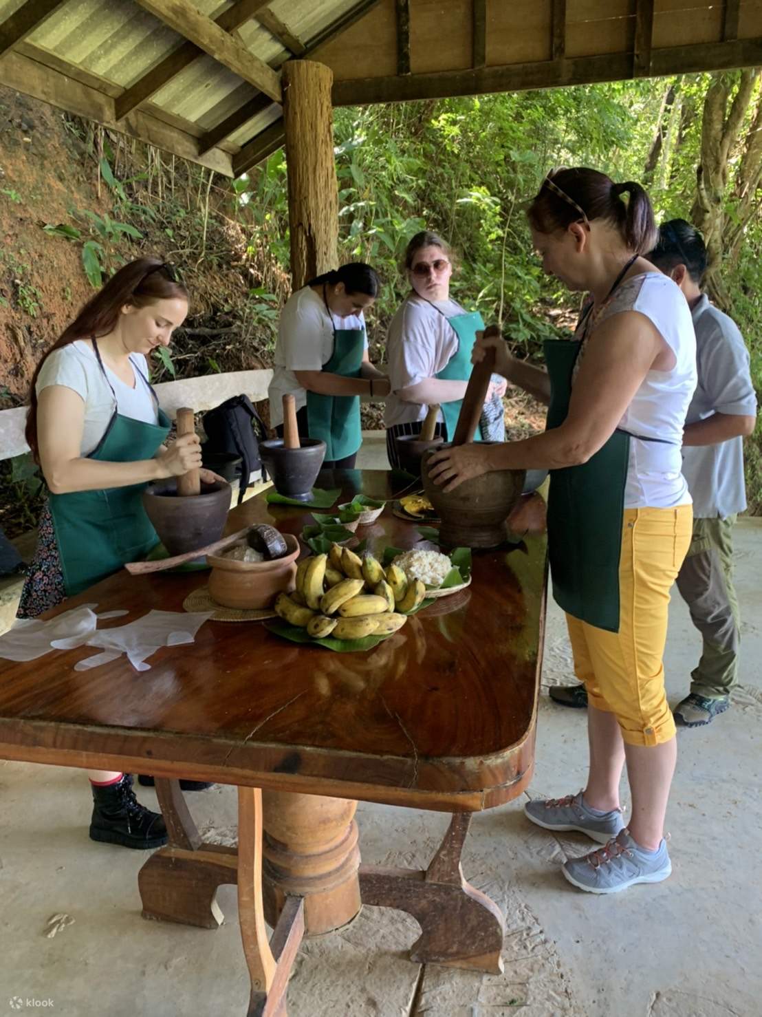 Cucina cibo ed erbe per gli elefanti