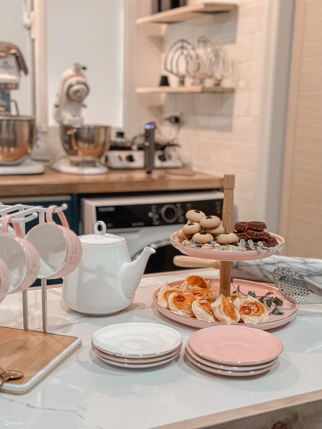 台北: 造型蛋糕 DIY (下午茶式教學 / 乳酪勾畫 / 造型奶霜 / 翻糖手繪 / 奶霜裱花)