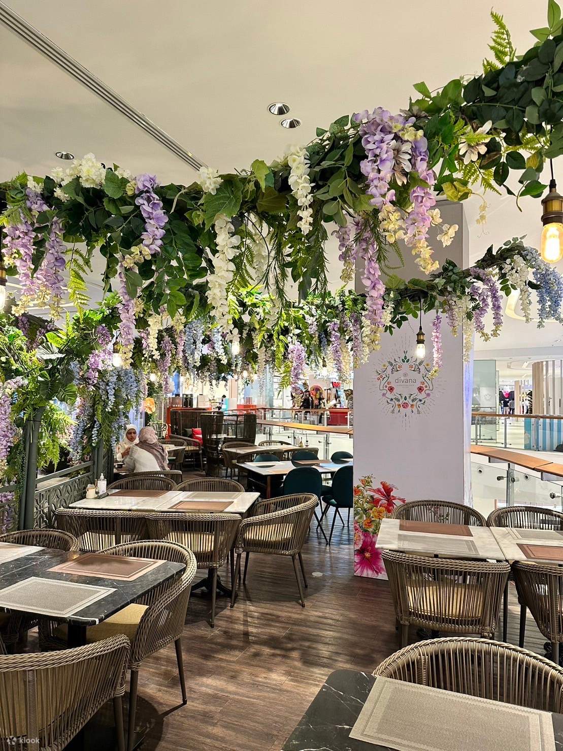 Minum Petang di Divana Signature Cafe di Bangkok