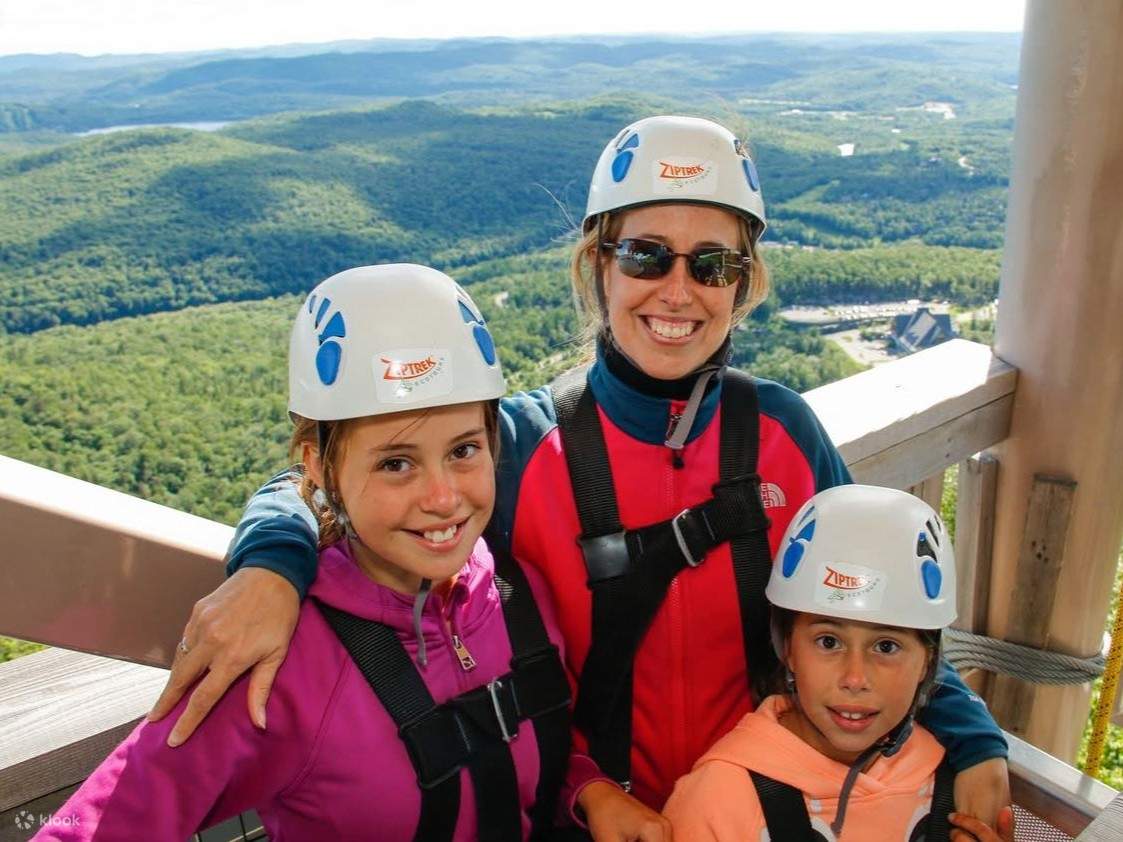 Ammira panorami mozzafiato con i tuoi cari dalla cima prima che inizi la tua avventura