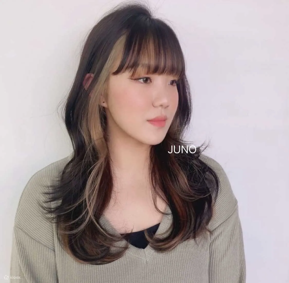2. 剪发＋个人染发 - 您可以同时享受剪发和染发服务！不仅能打造您梦寐以求的完美发型，还能找到最衬托您的专属发色！