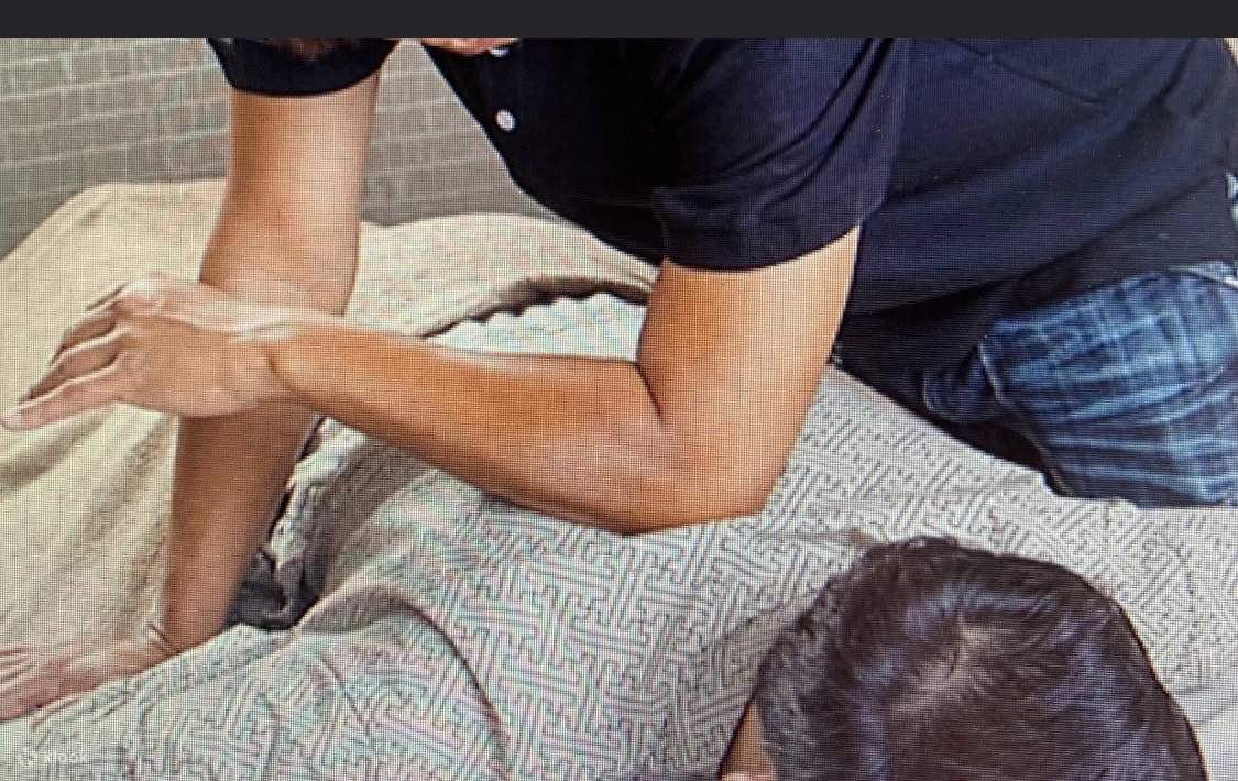 Kemahiran tukang urut yang mahir, melegakan ketidakselesaan otot dan keletihan anda