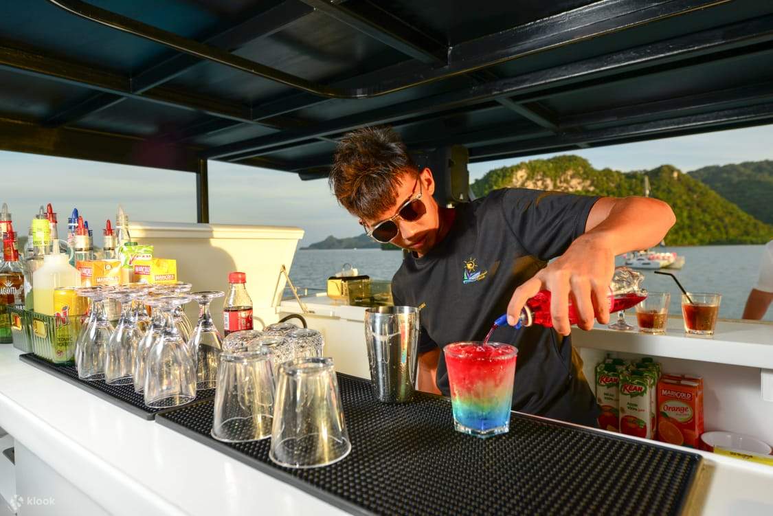 Crociera Premium in Catamarano al Tramonto con Cena, Transfer e Pasti
