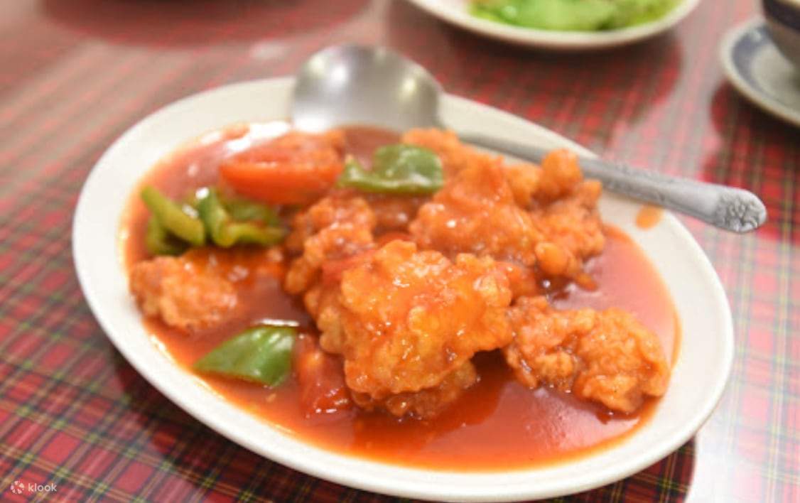 Spezielle Gerichte des Green Peak Resorts für vier Personen