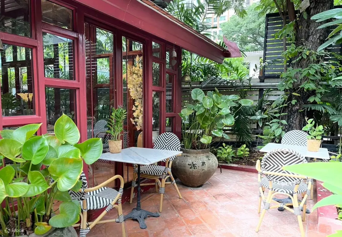 Divana Signature Cafe Baan Somkid (Soi Somkid Branch)